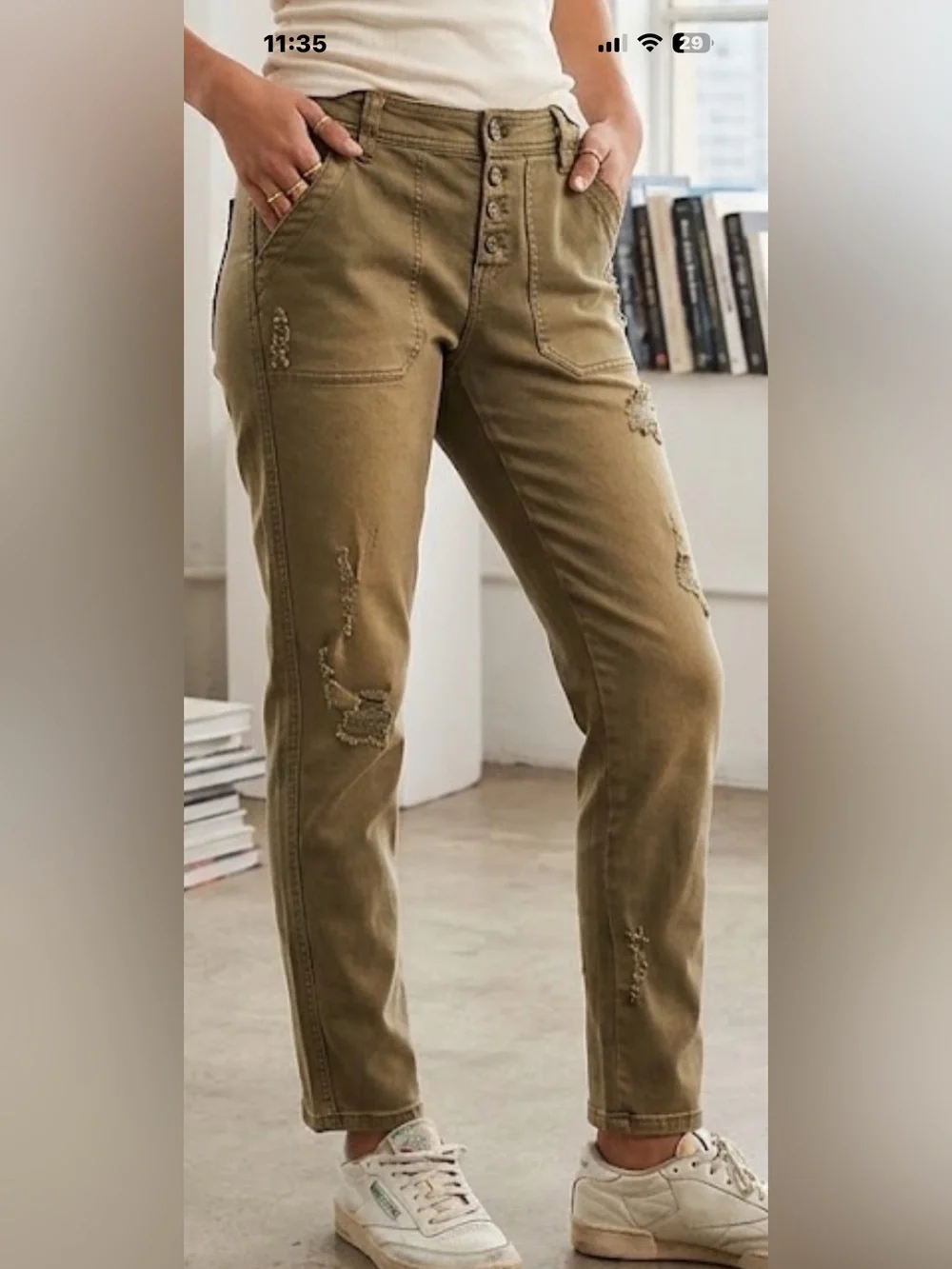 Free people Khaki Distressed Women’s Button-fly boyfriend Jean. EUC